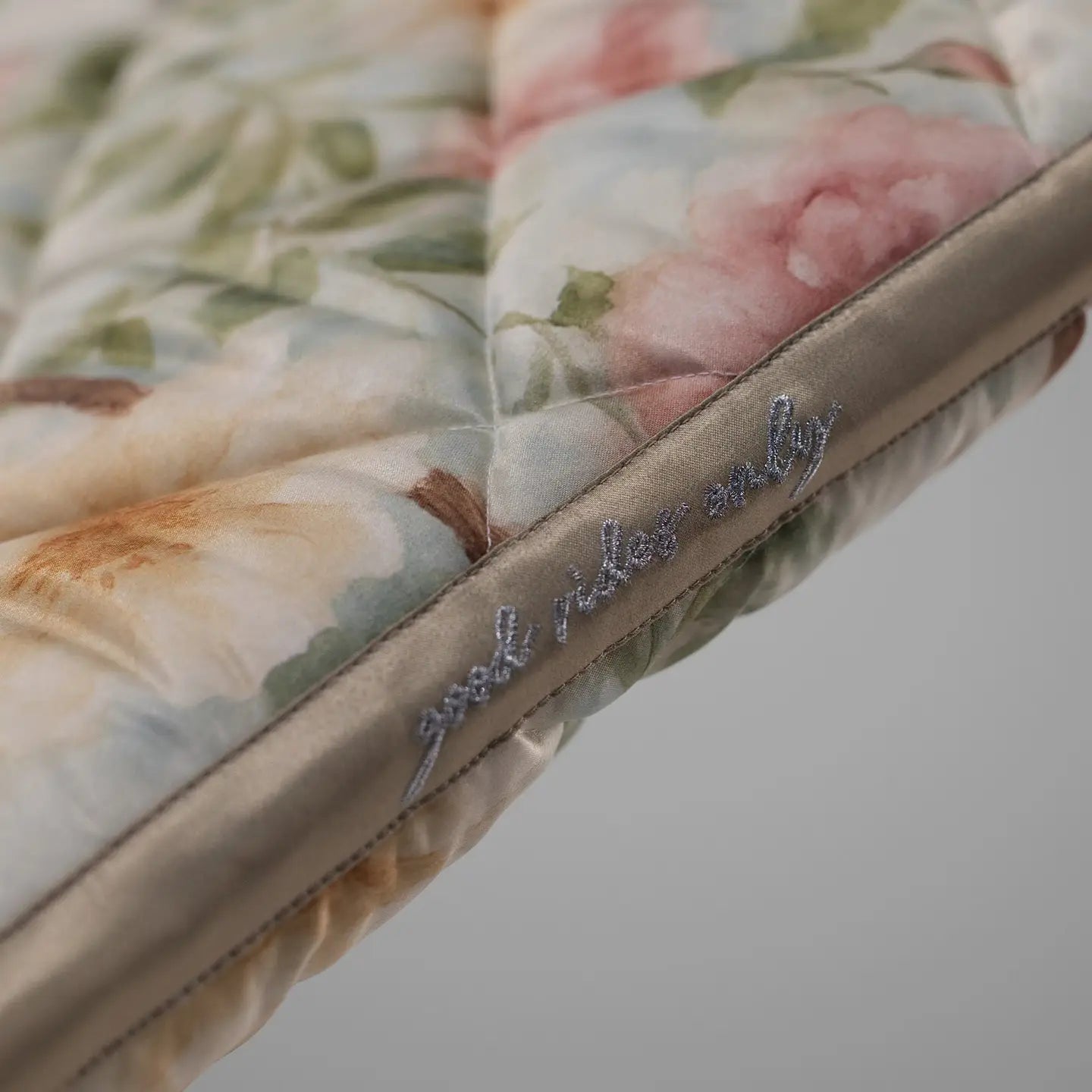 Dapplebay Vintage Floral Pad